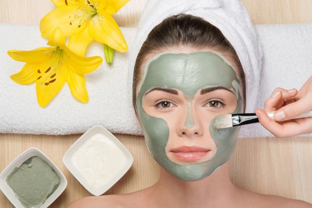 Cách Chăm Sóc Da Các Bước Cơ Bản Thoa kem dưỡng da