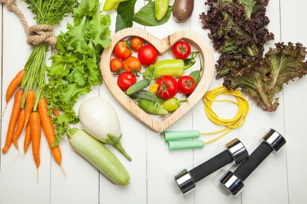 chăm sóc da mụn có chế độ ăn uống lành mạnh