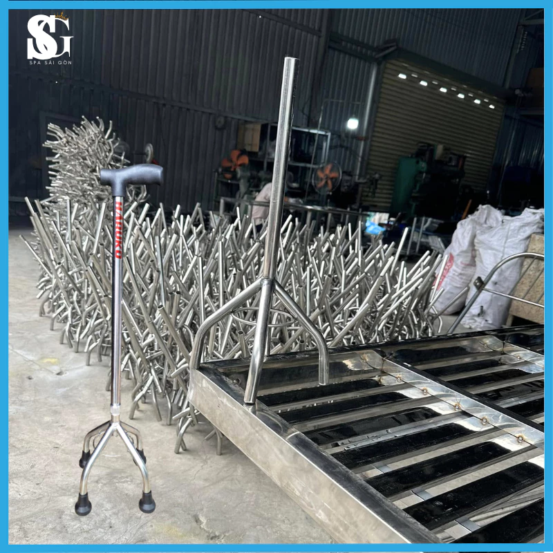 Gậy 4 Chân dùng trong y tế Gậy 4 chân dành cho người già