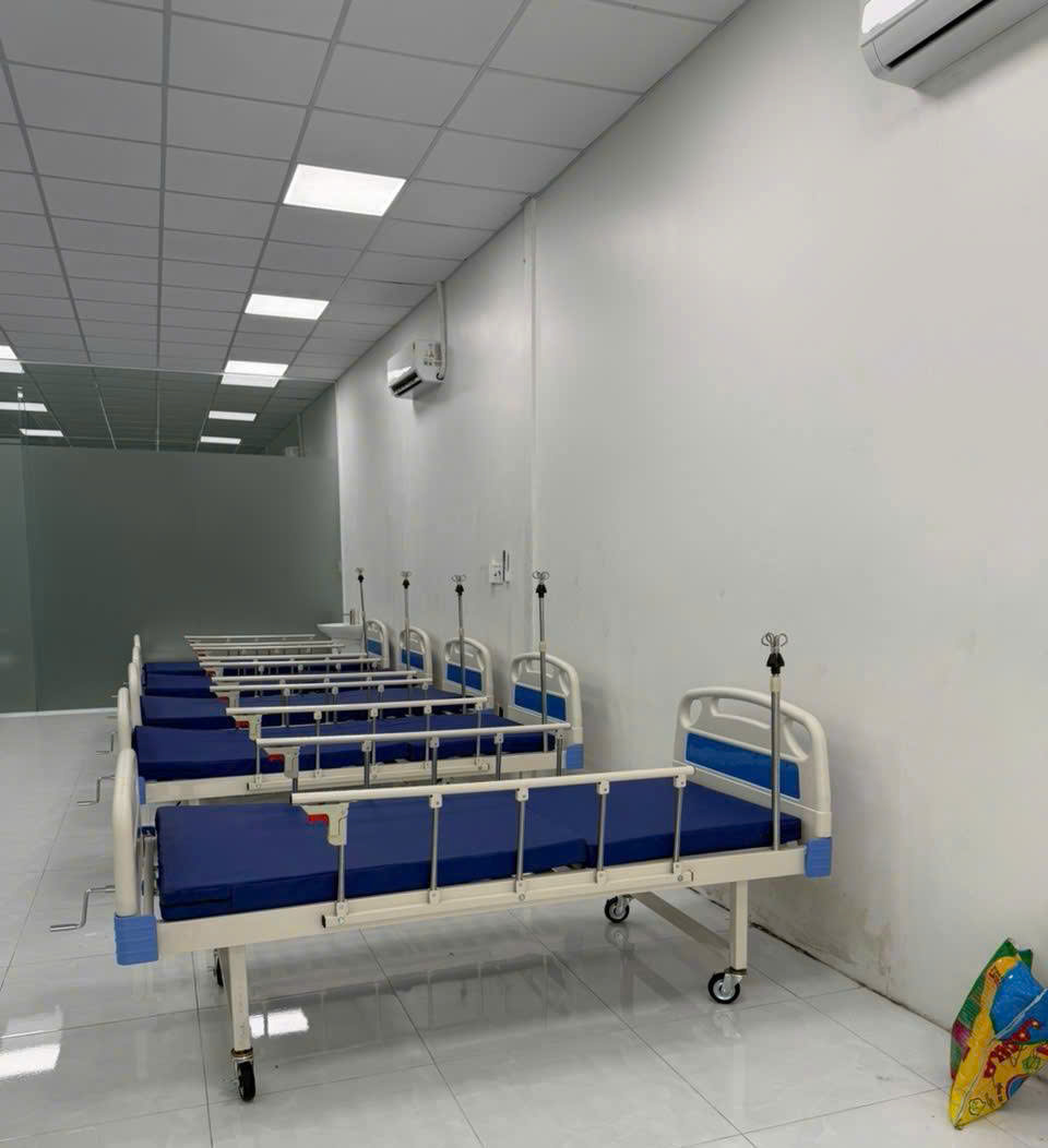 Giường y tế giao tại phòng khám